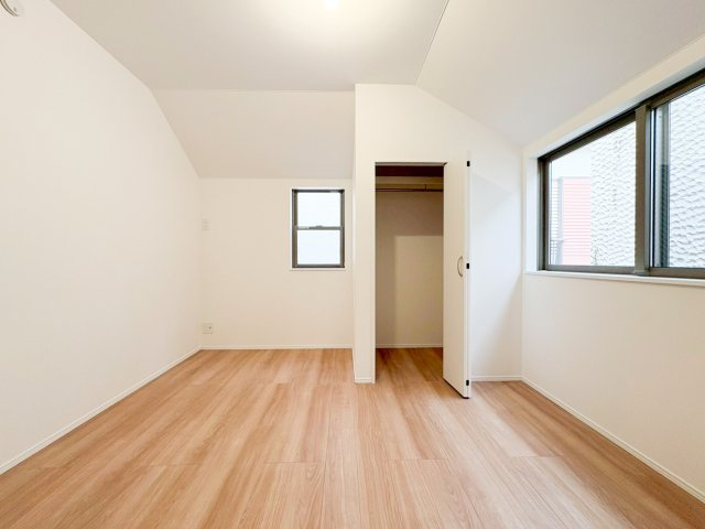 新築戸建　上の宮の洋室