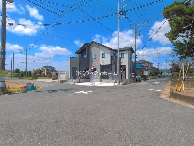 越谷市東町4期　新築一戸建ての前面道路含む現地写真