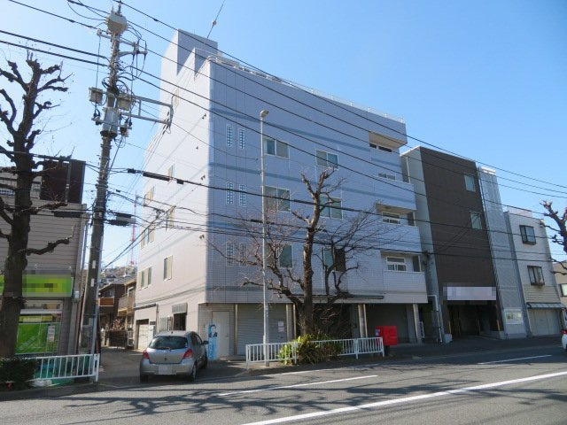 横浜市鶴見区上末吉１丁目のビル