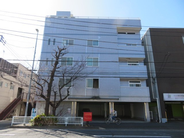 横浜市鶴見区上末吉１丁目のビル