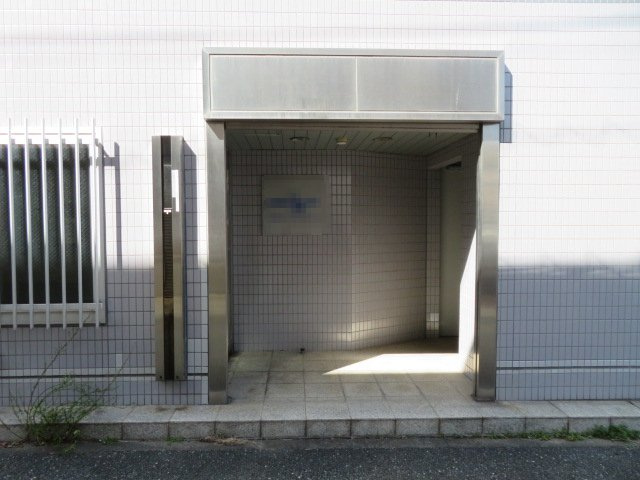 横浜市鶴見区上末吉１丁目のビル