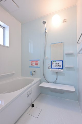 【浴室】 | 太田市龍舞町 中古住宅 | 清潔感のあるお風呂は明るい空間です♪
