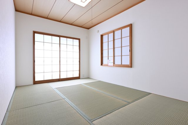 【和室】 | 太田市龍舞町 中古住宅 | 畳・障子・ふすまが新しくなっています♪南向きで暖かく、くつろげる和室です♪
