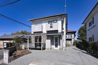 【外観】 | 太田市龍舞町 中古住宅 | お庭も広く花壇や駐車スペースもしっかりあります♪