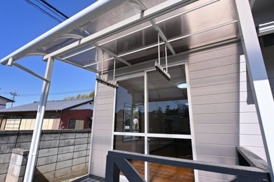 【外観】 | 太田市龍舞町 中古住宅 | 竿受け付きで洗濯物もよく乾きます！