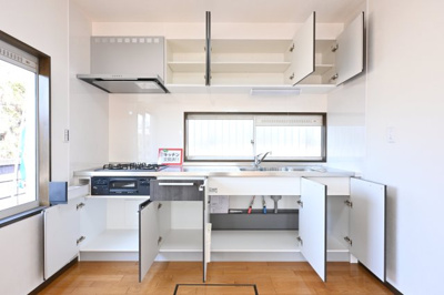 【キッチン】 | 太田市龍舞町 中古住宅 | 大容量の収納付き！ついつい物が多くなってしまうキッチンもスッキリ収納！