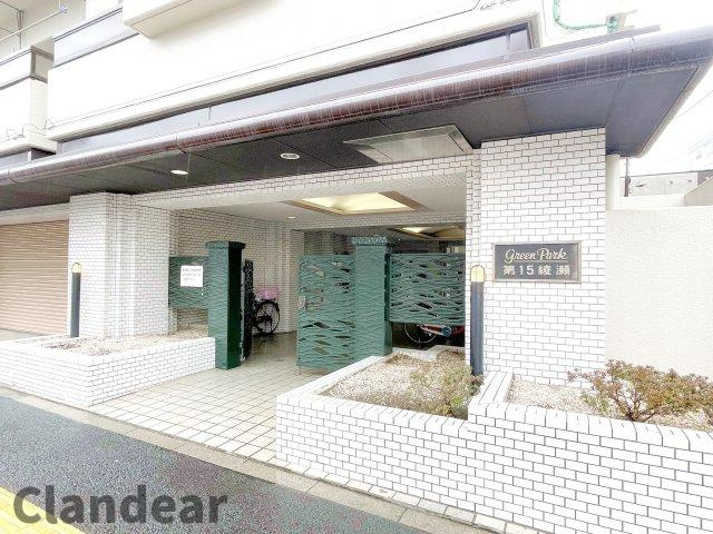 グリーンパーク第15綾瀬のエントランス|きちんと整えられたエントランス。毎日を気持ちよく迎えてくれます。