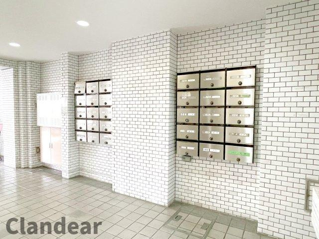 グリーンパーク第15綾瀬のその他共用部分|清掃が行き届いた集合ポスト。細部まで丁寧に管理され、安心して暮らせる環境が整っています♪