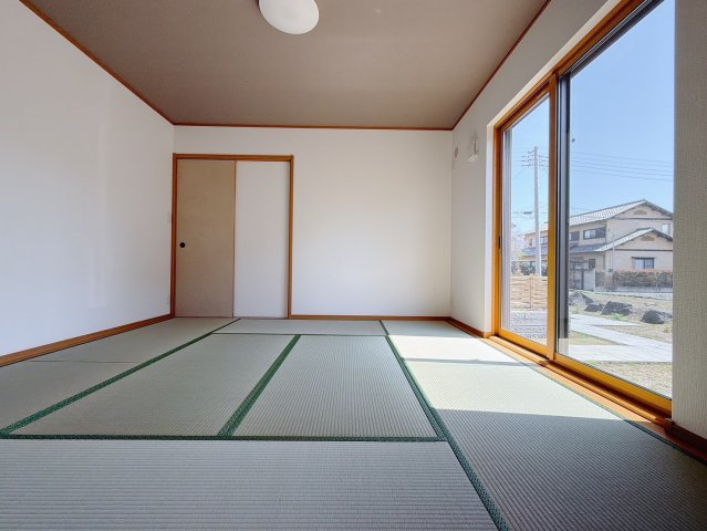 【中古戸建】伊勢崎市連取本町の和室|■和室｜和室でしか味わえない畳ならではの香りや素材で和のやすらぎを感じてください♪休日はお子様とお昼寝するのにも最適です！