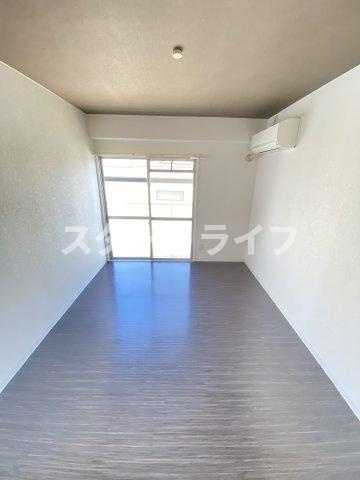 大阪市淀川区木川西１丁目の賃貸マンションの居間・リビング