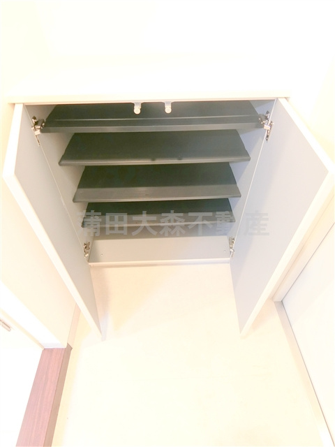 ウイングプレミア蒲田の設備|玄関収納　シューズBOX