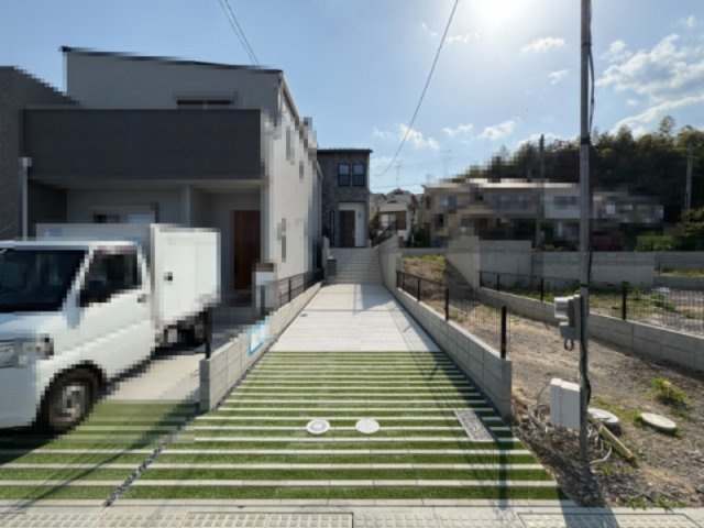 【価格改定】長岡京市長法寺力池の外観|通路を抜けた先に建物がございます。
