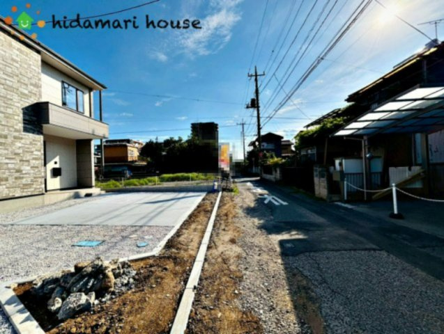 上尾市緑丘9期　新築戸建　GRACE02の前面道路含む現地写真