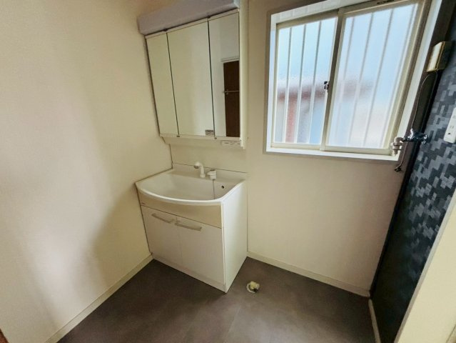 榎戸　中古戸建の独立洗面台