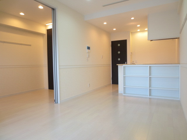 セントフィールド榴ヶ岡アネックスの居間・リビング