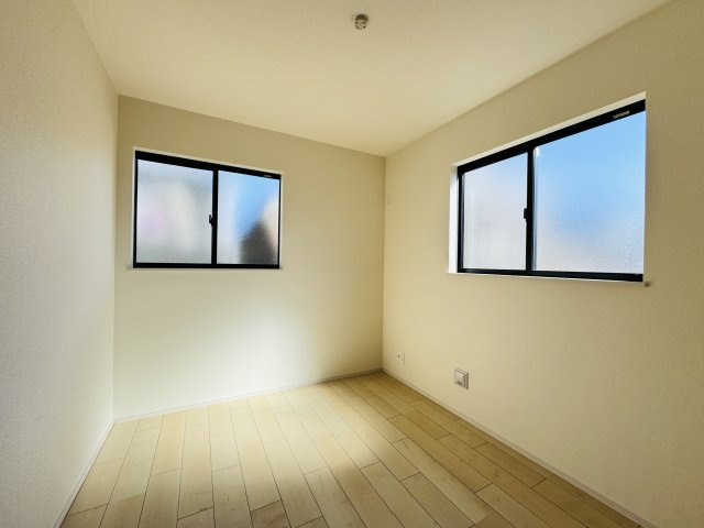 市川市南大野1丁目新築戸建【大野小学校:徒歩4分】の洋室|4.84帖洋室