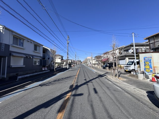 市川市南大野1丁目新築戸建【大野小学校:徒歩4分】の前面道路含む現地写真|南西側前面道路・幅員約13ｍ