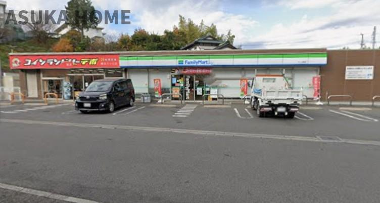南区六ツ川3丁目戸建ての周辺|ファミリーマート 六ッ川西店は徒歩5分でございます。