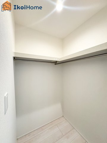 明石市魚住町清水4期　新築戸建の収納|【ホームページに現地動画掲載中】●年中無休：当日予約可●収納広々♪収納時に便利な棚・ハンガーパイプ付