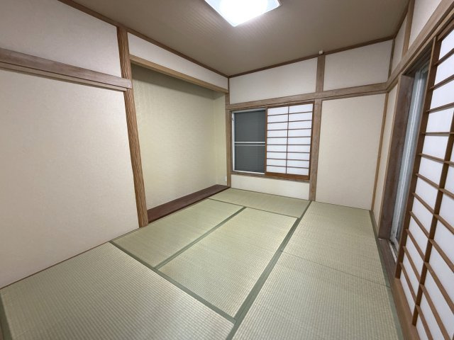 商談中　吉田ゴルフガーデンの平坦なお庭付き平屋建ての和室|落ち着く空間です