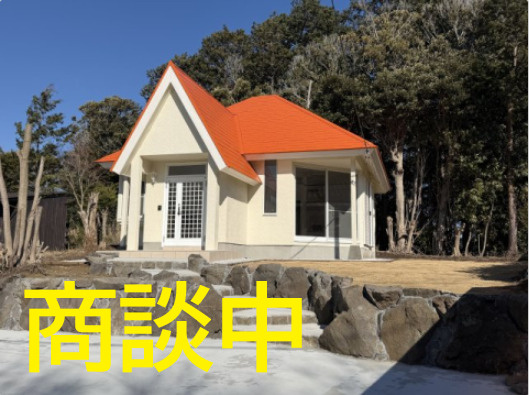 商談中　吉田ゴルフガーデンの平坦なお庭付き平屋建て