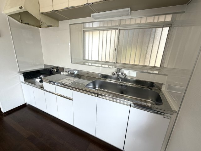 商談中　吉田ゴルフガーデンの平坦なお庭付き平屋建てのキッチン|新品に入替え済みです