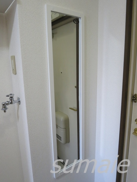 フローラ水山Ⅱの設備|玄関に姿見付いてます