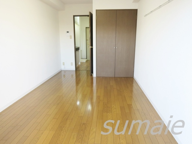 フローラ水山Ⅱの居間・リビング|きれいな室内です