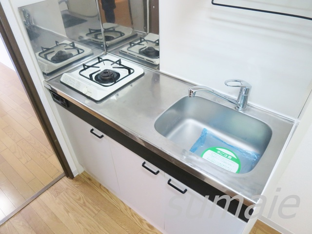 フローラ水山Ⅱのキッチン|コンパクトなキッチンで掃除もラクラク