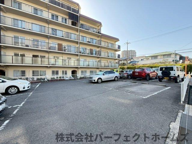 香里ヶ丘ガーデンハイツⅡの駐車場