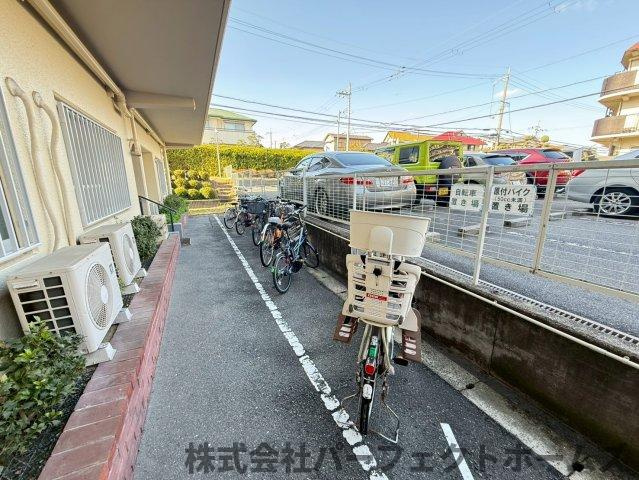 香里ヶ丘ガーデンハイツⅡの駐輪場