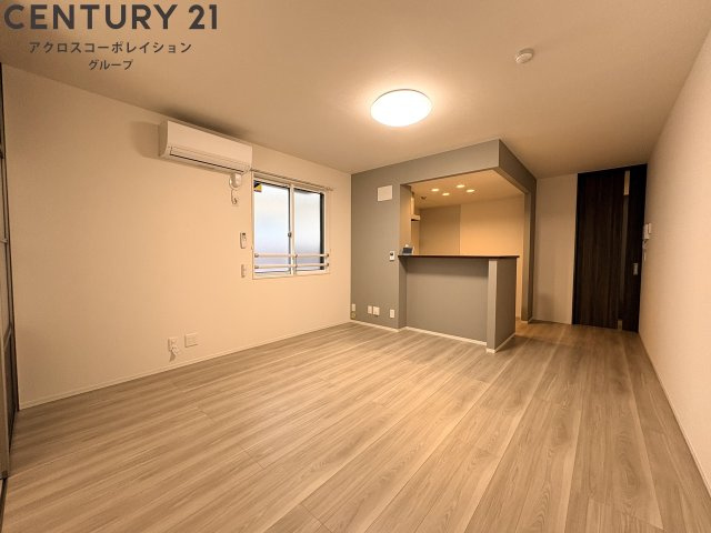 エアコン付きの13.2帖のリビングです♪