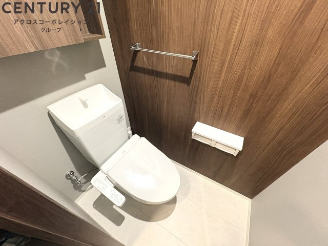 温水洗浄便座機能付きのトイレです♪