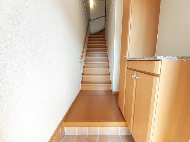 メリディエース・モンスの玄関