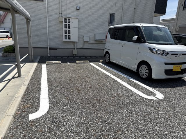 エレガンテ　ヴィラⅠの駐車場