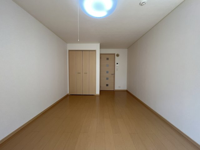 ソレイユ・北野の洋室