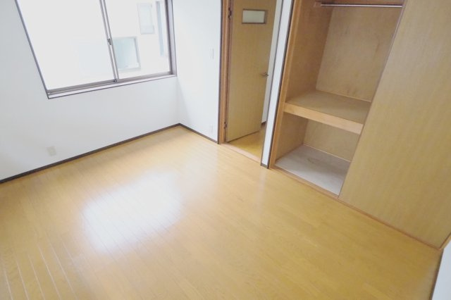 新宅貸家の居間・リビング