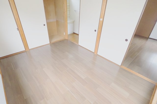 新宅貸家の居間・リビング