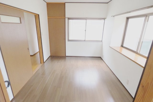 新宅貸家の居間・リビング