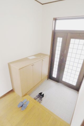新宅貸家の玄関