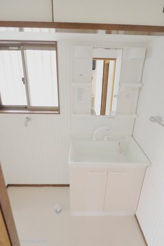 新宅貸家の洗面所
