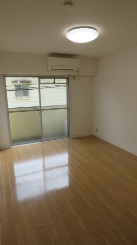宮下ビルの洋室