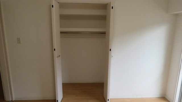 宮下ビルの洋室