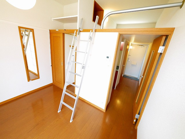 レオパレスｇｒｏｗの洋室|明るい洋室です