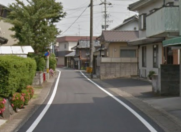各務原市成清町３丁目の前面道路含む現地写真
