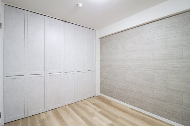 【Re Dream】ユニ・アルス洛西プレジオの洋室|■アクセントクロスがオシャレな洋室！ご家族それぞれ趣味に合わせてお使いいただけます！
(2025.3撮影)