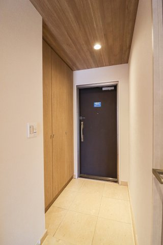 【Re Dream】ユニ・アルス洛西プレジオの玄関|【玄関】■玄関収納もたっぷり！
靴好きさんには嬉しいですね♪
(2025.3撮影)