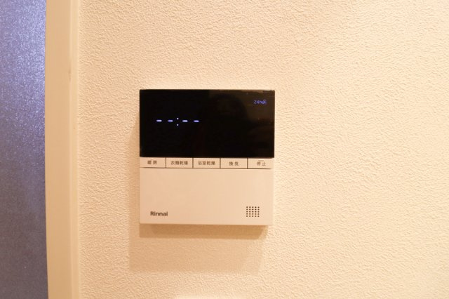 【Re Dream】ユニ・アルス洛西プレジオの設備|【浴室暖房乾燥機】
●冬は暖め、夏は涼しくでき、快適に入浴できます！
●梅雨の時期や花粉症の方がいらっしゃるご家庭にはうれしい乾燥機！
●カビも防げて嬉しいですね！