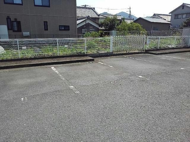 ガーデンハイムNの駐車場
