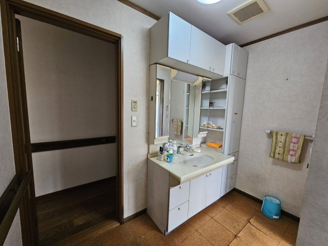 筑西市甲中古戸建の洗面所